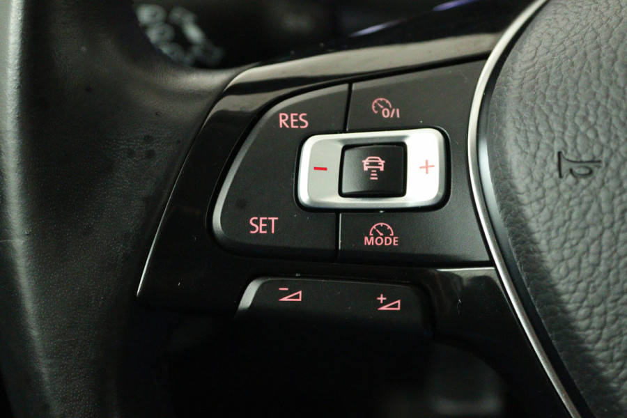 Volkswagen Polo 1.0 TSI Comfortline (DIGITALE DASHBOARD, PARKEERSENSOREN, CRUISE ADAPTIEF, NAVIGATIE, NL-AUTO, GOED ONDERHOUDEN)