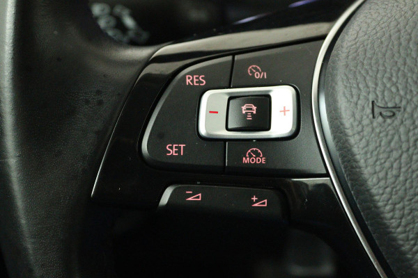 Volkswagen Polo 1.0 TSI Comfortline (DIGITALE DASHBOARD, PARKEERSENSOREN, CRUISE ADAPTIEF, NAVIGATIE, NL-AUTO, GOED ONDERHOUDEN)