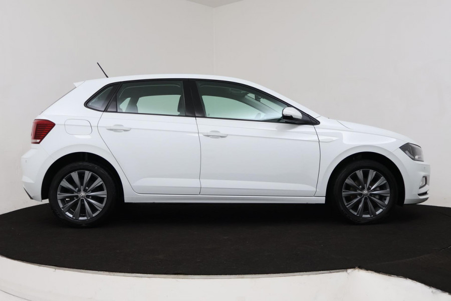 Volkswagen Polo 1.0 TSI Comfortline (DIGITALE DASHBOARD, PARKEERSENSOREN, CRUISE ADAPTIEF, NAVIGATIE, NL-AUTO, GOED ONDERHOUDEN)