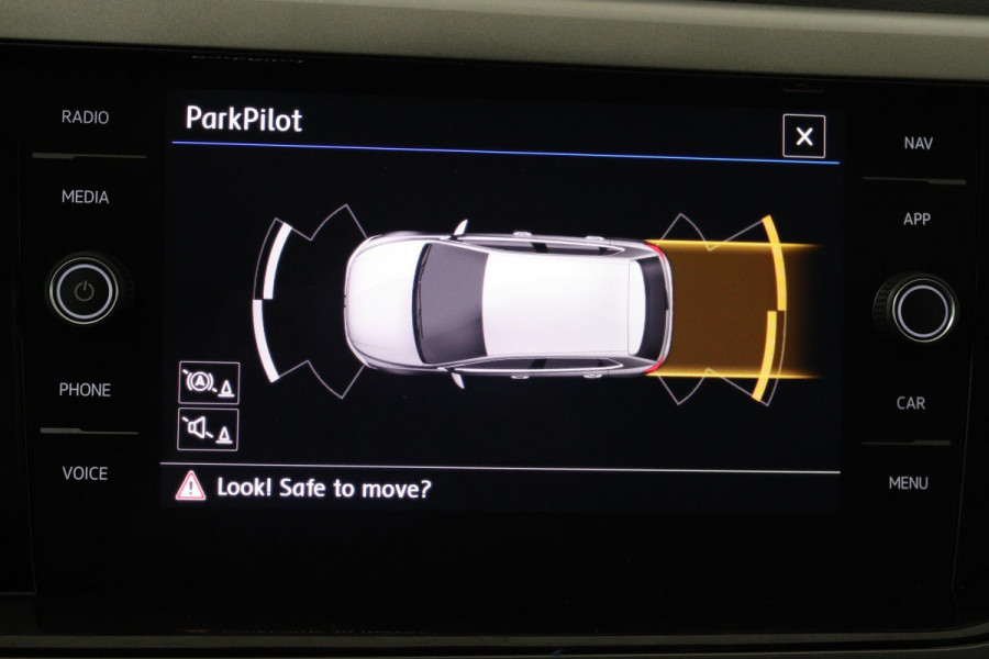 Volkswagen Polo 1.0 TSI Comfortline (DIGITALE DASHBOARD, PARKEERSENSOREN, CRUISE ADAPTIEF, NAVIGATIE, NL-AUTO, GOED ONDERHOUDEN)