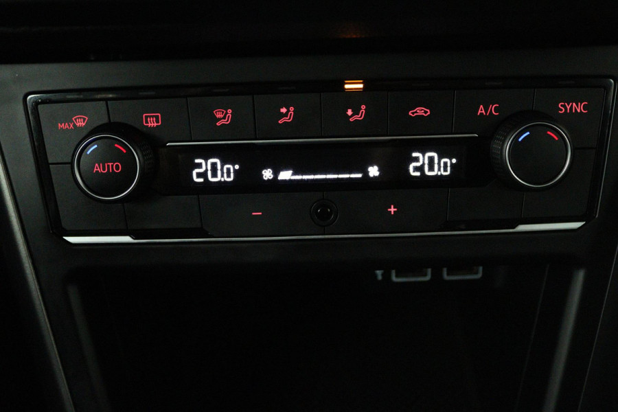 Volkswagen Polo 1.0 TSI Comfortline (DIGITALE DASHBOARD, PARKEERSENSOREN, CRUISE ADAPTIEF, NAVIGATIE, NL-AUTO, GOED ONDERHOUDEN)