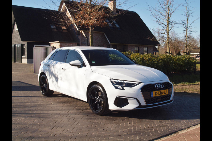 Audi A3 Sportback 30 TFSI Business edition | Apple Carplay | Cruise Control | Virtual Cockpit | Automaat | 19 inch |