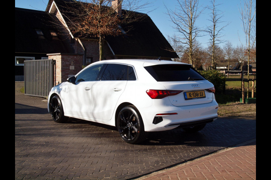 Audi A3 Sportback 30 TFSI Business edition | Apple Carplay | Cruise Control | Virtual Cockpit | Automaat | 19 inch |