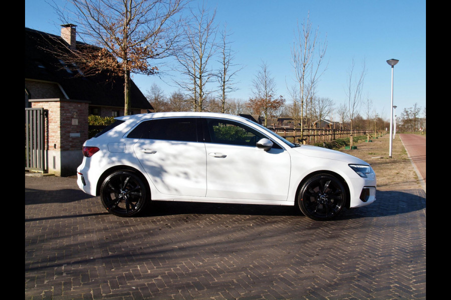 Audi A3 Sportback 30 TFSI Business edition | Apple Carplay | Cruise Control | Virtual Cockpit | Automaat | 19 inch |
