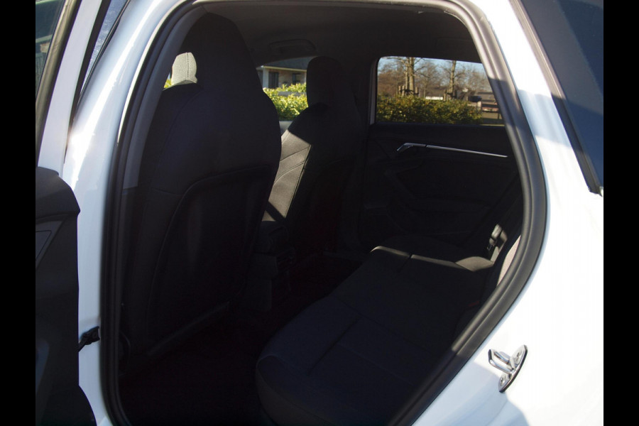 Audi A3 Sportback 30 TFSI Business edition | Apple Carplay | Cruise Control | Virtual Cockpit | Automaat | 19 inch |