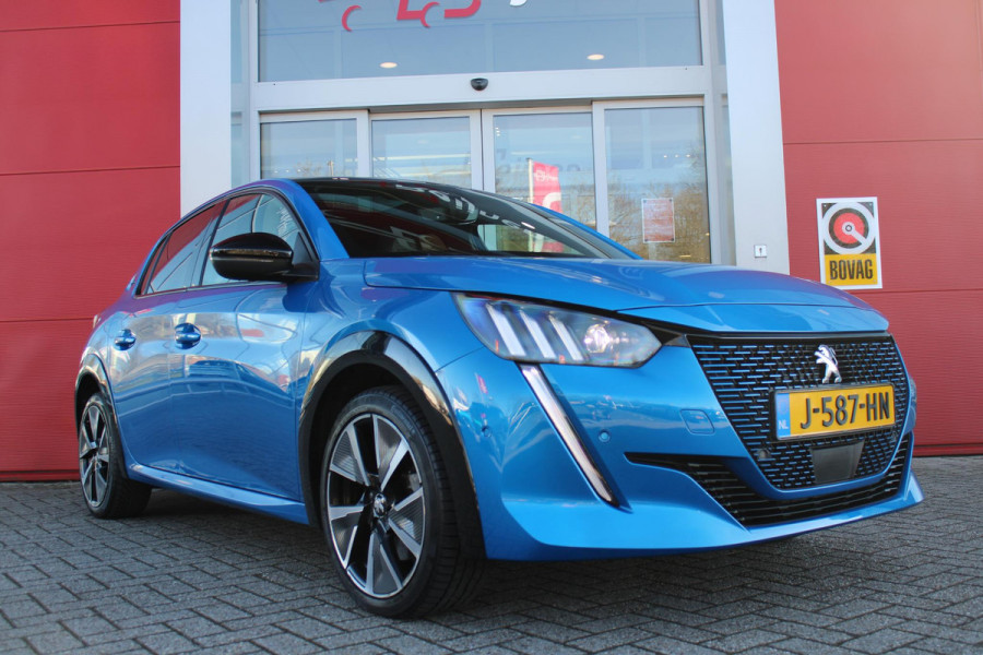 Peugeot e-208 EV GT PACK 136PK 50 kWh 3-FASE | PANORAMA DAK | ACHTERUITRIJ CAMERA | APPLE CARPLAY/ANDROID AUTO | PARKEERSENSOREN VOOR EN ACHTER | NAVIGATIE | FULL LED KOPLAMPEN | ALCANTARA BEKLEDING | KEYLESS ENTRY/START | 17" LICHTMETALEN VELGEN | DODEHOE DETECTIE | DAB+ RADIO | ADAPTIVE CRUISE CONTROL | STOEL VERWARMING |