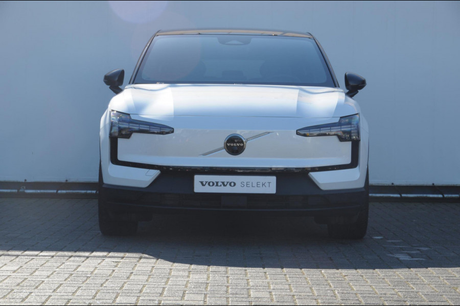 Volvo EX30 428PK Automaat Twin Motor Performance Ultra / 360 graden camera / Pilot assist / Park assist / Panoramadak / Voorstoelen en stuurwiel verwarmd / Elektrisch verstelbare stoelen /