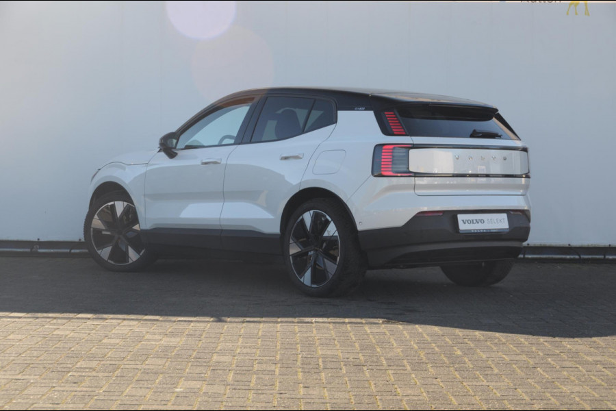 Volvo EX30 428PK Automaat Twin Motor Performance Ultra / 360 graden camera / Pilot assist / Park assist / Panoramadak / Voorstoelen en stuurwiel verwarmd / Elektrisch verstelbare stoelen /