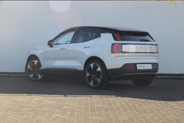 Volvo EX30 428PK Automaat Twin Motor Performance Ultra / 360 graden camera / Pilot assist / Park assist / Panoramadak / Voorstoelen en stuurwiel verwarmd / Elektrisch verstelbare stoelen /