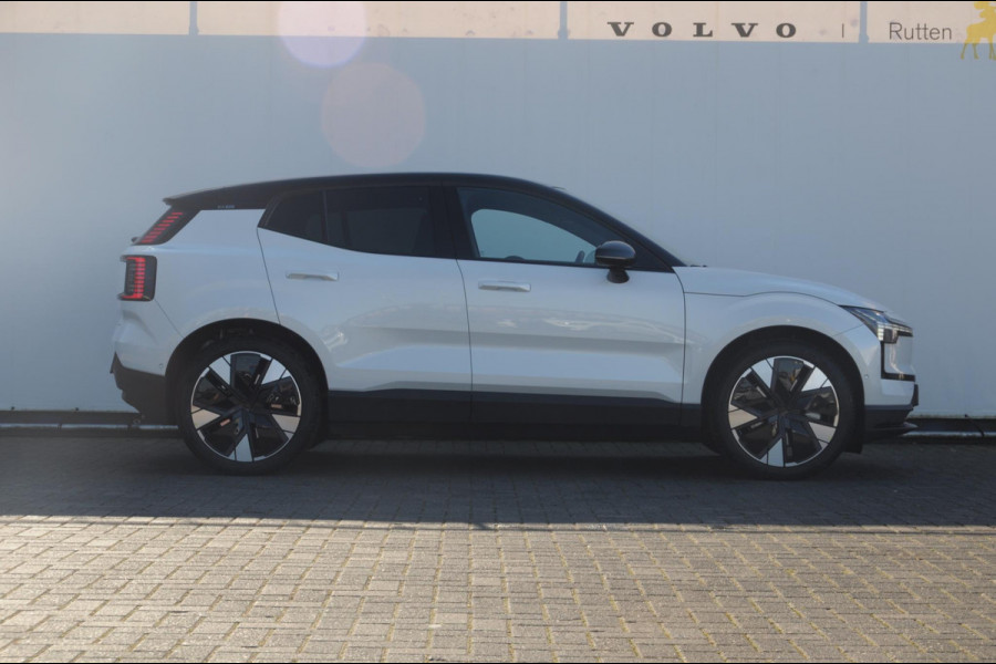 Volvo EX30 428PK Automaat Twin Motor Performance Ultra / 360 graden camera / Pilot assist / Park assist / Panoramadak / Voorstoelen en stuurwiel verwarmd / Elektrisch verstelbare stoelen /