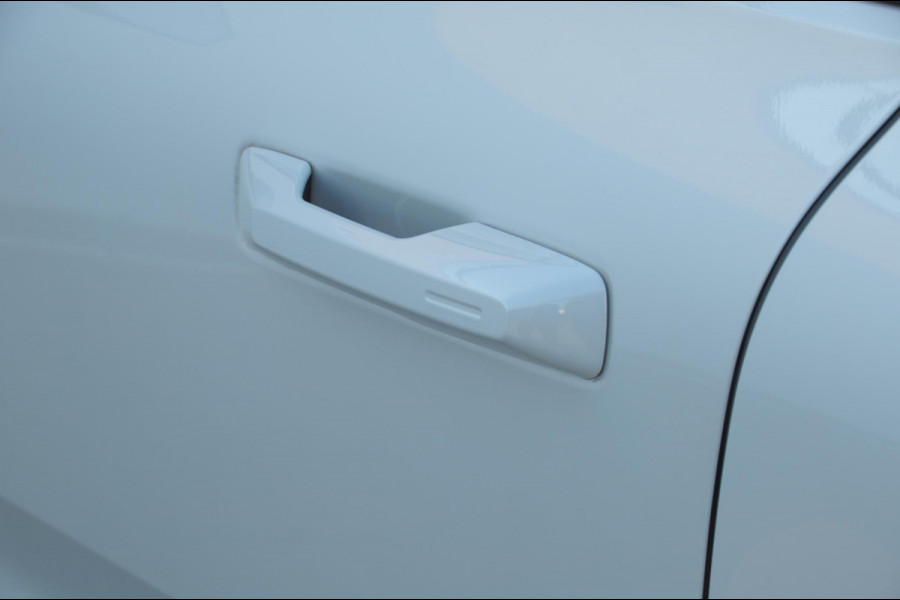 Volvo EX30 428PK Automaat Twin Motor Performance Ultra / 360 graden camera / Pilot assist / Park assist / Panoramadak / Voorstoelen en stuurwiel verwarmd / Elektrisch verstelbare stoelen /