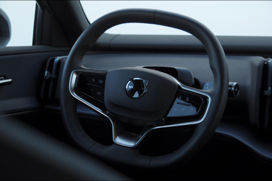 Volvo EX30 428PK Automaat Twin Motor Performance Ultra / 360 graden camera / Pilot assist / Park assist / Panoramadak / Voorstoelen en stuurwiel verwarmd / Elektrisch verstelbare stoelen /