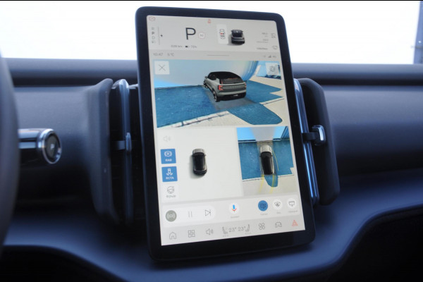 Volvo EX30 428PK Automaat Twin Motor Performance Ultra / 360 graden camera / Pilot assist / Park assist / Panoramadak / Voorstoelen en stuurwiel verwarmd / Elektrisch verstelbare stoelen /