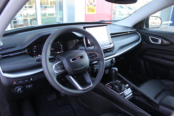 Jeep Compass 4xe 240PK Plug-in Hybrid S | NAVIGATIE 10,25 "TOUCHSCREEN | APPLE CARPLAY/ANDROID AUTO | ACHTERUITRIJ CAMERA | DAB+ RADIO | CLIMATE CONTROL | 19"GLOSS BLACK LICHTMETALEN VELGEN | ADAPTIVE / CRUISE CONTROL | DIGITAAL INSTRUMENTENPANEEL | LEDEREN BEKLEDING | ELEKTRISCH BEDIENBARE ACHTERKLEP | FULL LED KOPLAMPEN | LED MISTLAMPEN / BOCHTVERLICHTING | KEYLESS ENTRY & START | DRAADLOOS LADEN TELEFOON |  ELEKTRISCH BEDIENBARE BESTUURDERSSTOEL MET GEHEUGENFUNCTIE |