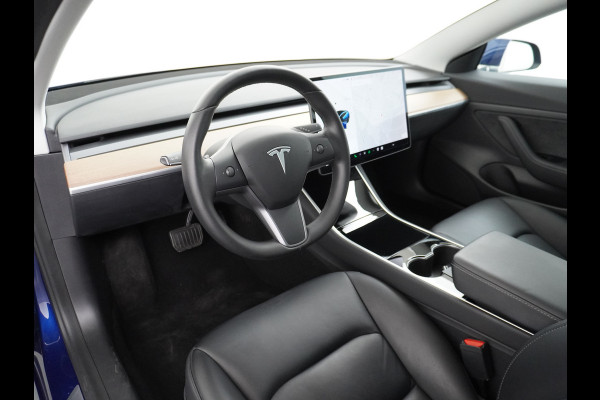 Tesla Model 3 SR+60kWh 325PK 18" AutoPilot Leer PanoDak Adaptive cruise Camera's Elektr.-Stuur+Stoelen+Spiegels+Geheugen+Easy-Entry+Verwarmde  Ecc Navigatiesysteem full map LED-a+v Comfortstoel(en) ACC Dual-ECC DAB Voorverwarmen interieur via App Keyless via Telefoonsleutel One-Pedal-Drive Orig. nlse auto tot 11kw laden thuis ! Garantie Accu tot  16-12-2027 max 160.000km 1584kg licht!