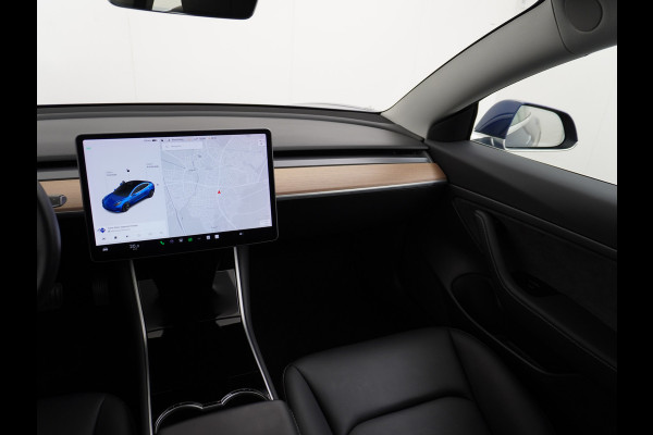 Tesla Model 3 SR+60kWh 325PK 18" AutoPilot Leer PanoDak Adaptive cruise Camera's Elektr.-Stuur+Stoelen+Spiegels+Geheugen+Easy-Entry+Verwarmde  Ecc Navigatiesysteem full map LED-a+v Comfortstoel(en) ACC Dual-ECC DAB Voorverwarmen interieur via App Keyless via Telefoonsleutel One-Pedal-Drive Orig. nlse auto tot 11kw laden thuis ! Garantie Accu tot  16-12-2027 max 160.000km 1584kg licht!