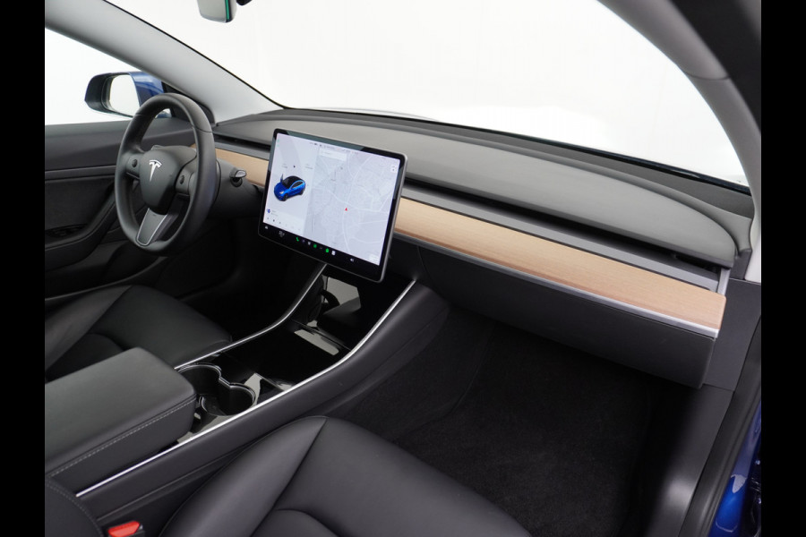 Tesla Model 3 SR+60kWh 325PK 18" AutoPilot Leer PanoDak Adaptive cruise Camera's Elektr.-Stuur+Stoelen+Spiegels+Geheugen+Easy-Entry+Verwarmde  Ecc Navigatiesysteem full map LED-a+v Comfortstoel(en) ACC Dual-ECC DAB Voorverwarmen interieur via App Keyless via Telefoonsleutel One-Pedal-Drive Orig. nlse auto tot 11kw laden thuis ! Garantie Accu tot  16-12-2027 max 160.000km 1584kg licht!