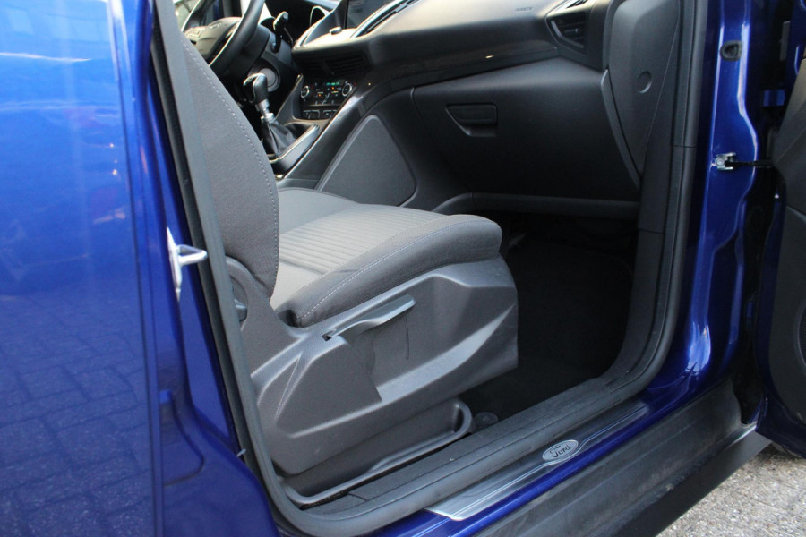 Ford Grand C-Max 1.0 Titanium 125pk | Trekhaak | Sensoren Voor & Achter | verwarmd voorruit