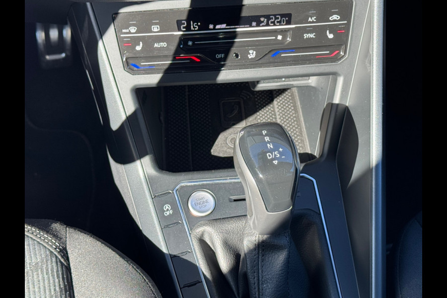 Volkswagen Taigo 1.0 TSI * R-Line * Apple car play * Panodak * Camera *