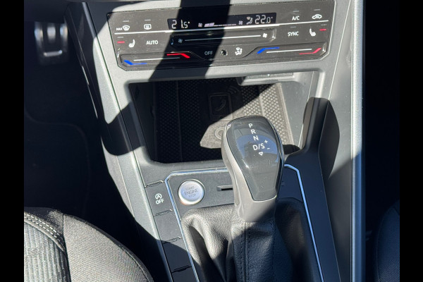 Volkswagen Taigo 1.0 TSI * R-Line * Apple car play * Panodak * Camera *