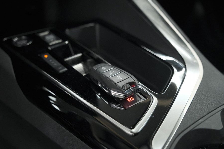 Peugeot 5008 Hybrid 136 e-DSC6 Allure | Camera | Apple Carplay | Navigatie | Parkeersensoren