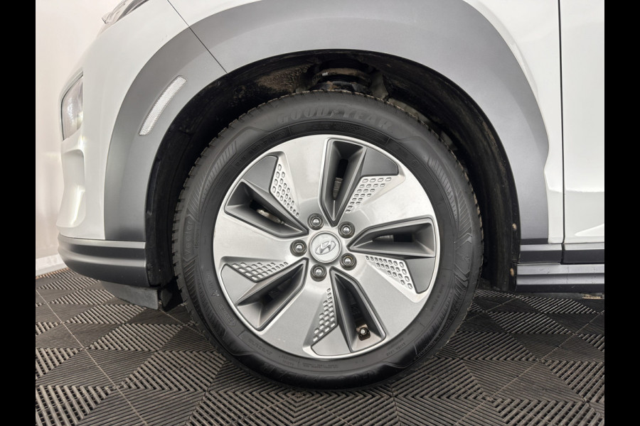 Hyundai Kona EV Premium 64 kWh (INCL-BTW) *FULL-LEATHER | HEAD-UP | FULL-LED | NAVI-FULLMAP | DAB | ADAPTIVE-CRUISE | KRELL-AUDIO | KEYLESS | CAMERA | BLIND-SPOT | LANE-ASSIST | DIGI-COCKPIT | COMFORT-SEATS | 17''ALU*
