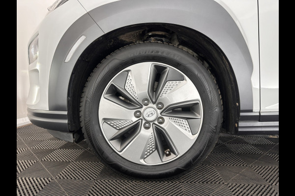 Hyundai Kona EV Premium 64 kWh (INCL-BTW) *FULL-LEATHER | HEAD-UP | FULL-LED | NAVI-FULLMAP | DAB | ADAPTIVE-CRUISE | KRELL-AUDIO | KEYLESS | CAMERA | BLIND-SPOT | LANE-ASSIST | DIGI-COCKPIT | COMFORT-SEATS | 17''ALU*