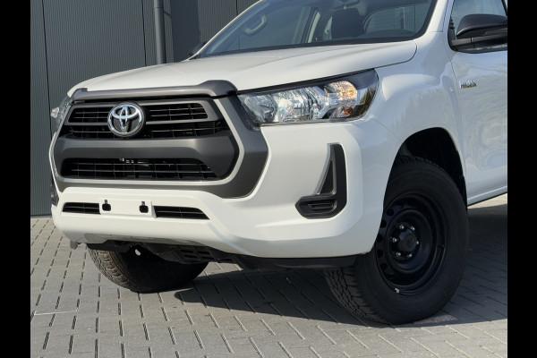 Toyota Hilux 2.4 D-4D XTRA CAB / !! NIEUW !! BPM VRIJ / 4x4 / AIRCO / CRUISE / 3500 KG TREKGEWICHT