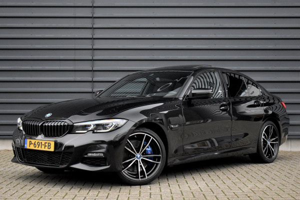 BMW 3 Serie High Executive M Sport Shadow | Schuif/Kanteldak | Laser Light | Head-Up | CarPlay | 19'' Velgen | Donker Getint Glas |