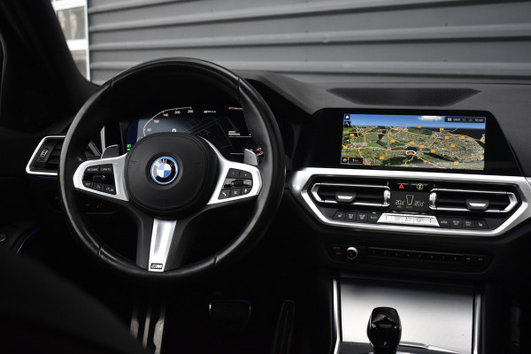 BMW 3 Serie High Executive M Sport Shadow | Schuif/Kanteldak | Laser Light | Head-Up | CarPlay | 19'' Velgen | Donker Getint Glas |