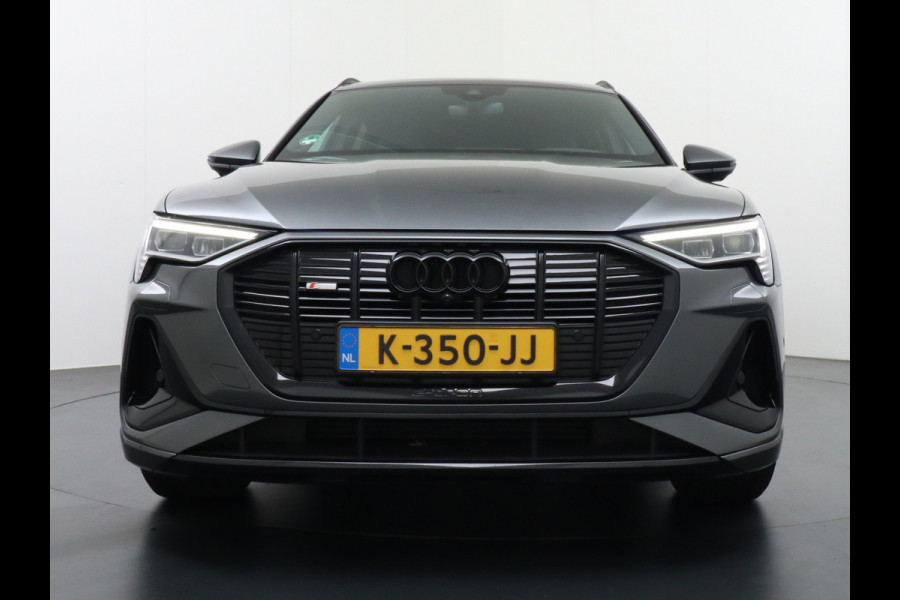 Audi e-tron 55 Quattro 95kWh 408PK S-Edition Pano-dak. Leder Apple Carplay Luchtvering 360° Camera's Assistentie Pakket Matrix LED koplampen Stoelverwarming Assistentiepakket 'City' Kruising-assistent Fase 3 Laden