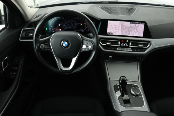 BMW 3 Serie 318i Business Edition | Carplay | Full LED | Live Cockpit | PDC | Climate control | DAB | Cruise control | Getint glas