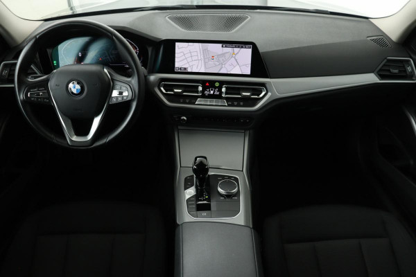 BMW 3 Serie 318i Business Edition | Carplay | Full LED | Live Cockpit | PDC | Climate control | DAB | Cruise control | Getint glas