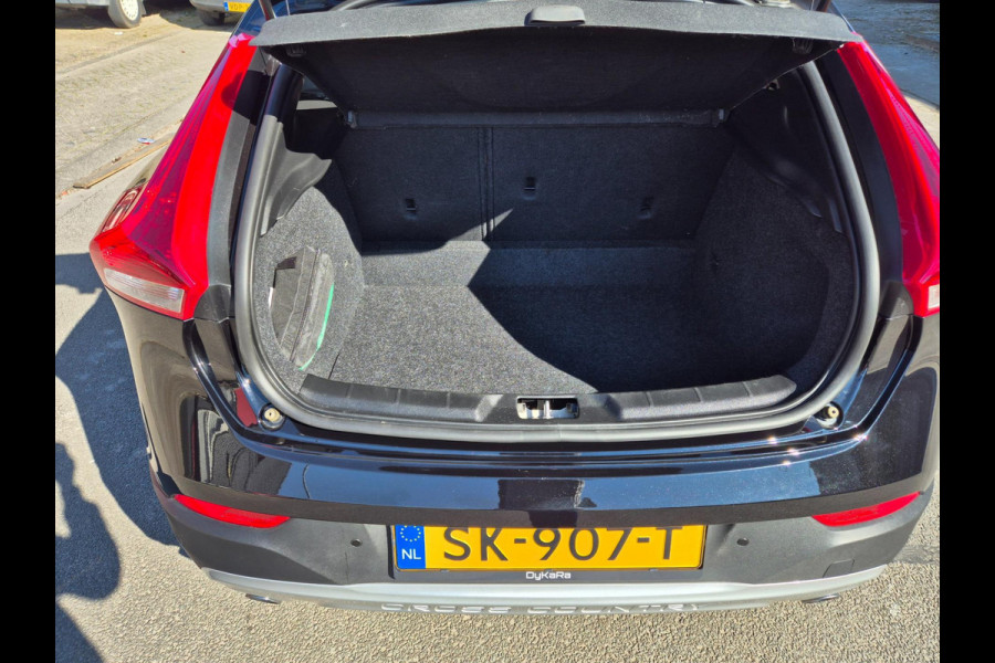 Volvo V40 Cross Country 1.5 T3 Nordic+ Pano, Carplay, NAP