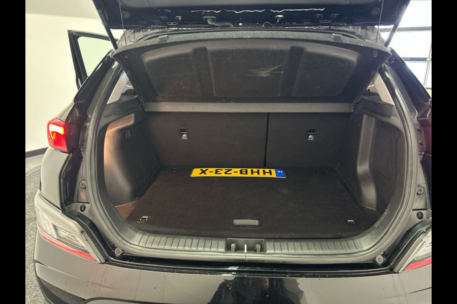 Hyundai Kona EV Premium 64 kWh | Warmtepomp | Verwarmde voorstoelen | Sensoren voor en achter |  SoH (batterijcheck) 100 % score!