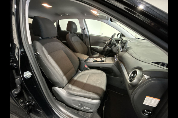 Hyundai Kona EV Premium 64 kWh | Warmtepomp | Verwarmde voorstoelen | Sensoren voor en achter |  SoH (batterijcheck) 100 % score!