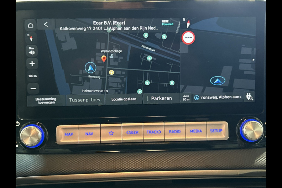 Hyundai Kona EV Premium 64 kWh | Warmtepomp | Verwarmde voorstoelen | Sensoren voor en achter |  SoH (batterijcheck) 100 % score!