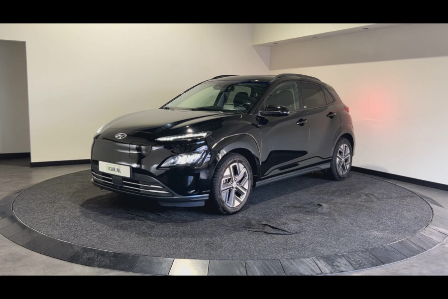 Hyundai Kona EV Premium 64 kWh | Warmtepomp | Verwarmde voorstoelen | Sensoren voor en achter |  SoH (batterijcheck) 100 % score!