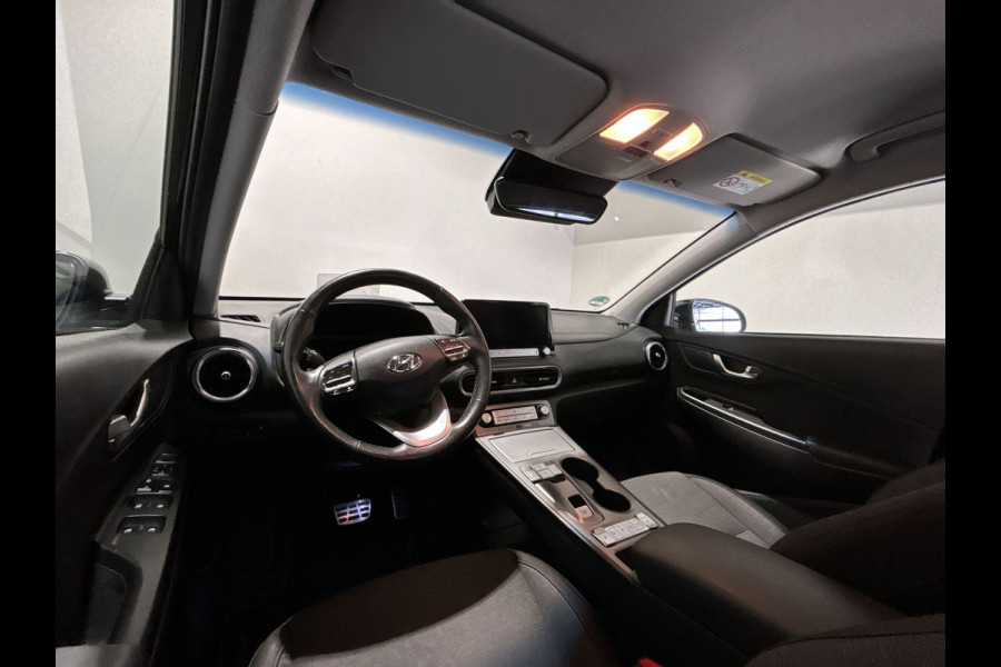 Hyundai Kona EV Premium 64 kWh | Warmtepomp | Verwarmde voorstoelen | Sensoren voor en achter |  SoH (batterijcheck) 100 % score!