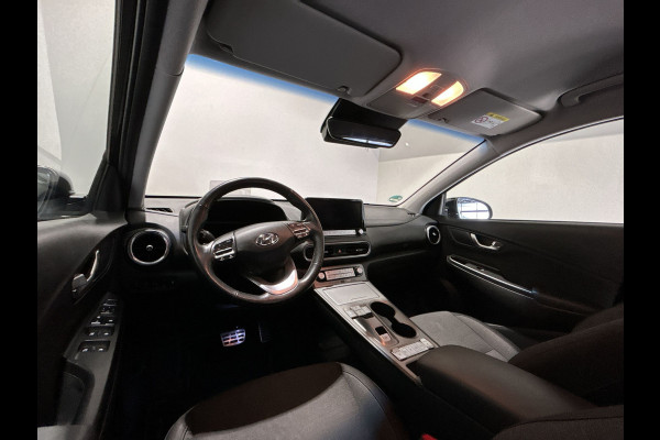 Hyundai Kona EV Premium 64 kWh | Warmtepomp | Verwarmde voorstoelen | Sensoren voor en achter |  SoH (batterijcheck) 100 % score!