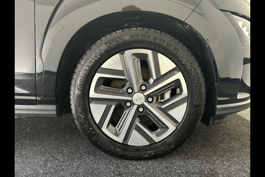 Hyundai Kona EV Premium 64 kWh | Warmtepomp | Verwarmde voorstoelen | Sensoren voor en achter |  SoH (batterijcheck) 100 % score!