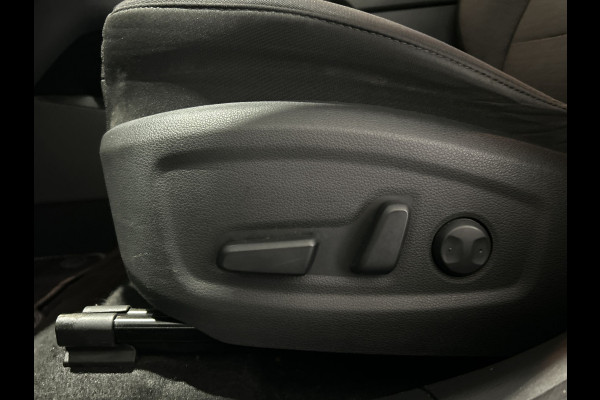 Hyundai Kona EV Premium 64 kWh | Warmtepomp | Verwarmde voorstoelen | Sensoren voor en achter |  SoH (batterijcheck) 100 % score!