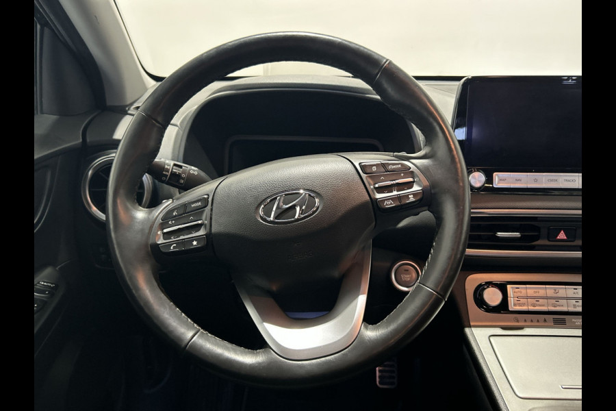 Hyundai Kona EV Premium 64 kWh | Warmtepomp | Verwarmde voorstoelen | Sensoren voor en achter |  SoH (batterijcheck) 100 % score!