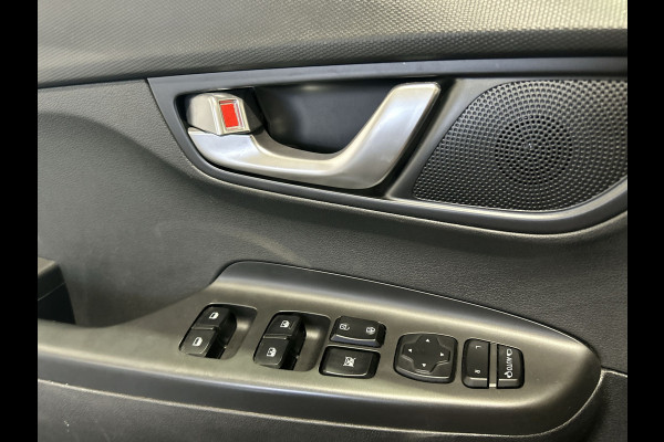 Hyundai Kona EV Premium 64 kWh | Warmtepomp | Verwarmde voorstoelen | Sensoren voor en achter |  SoH (batterijcheck) 100 % score!