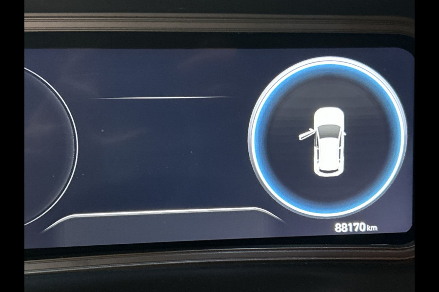 Hyundai Kona EV Premium 64 kWh | Warmtepomp | Verwarmde voorstoelen | Sensoren voor en achter |  SoH (batterijcheck) 100 % score!