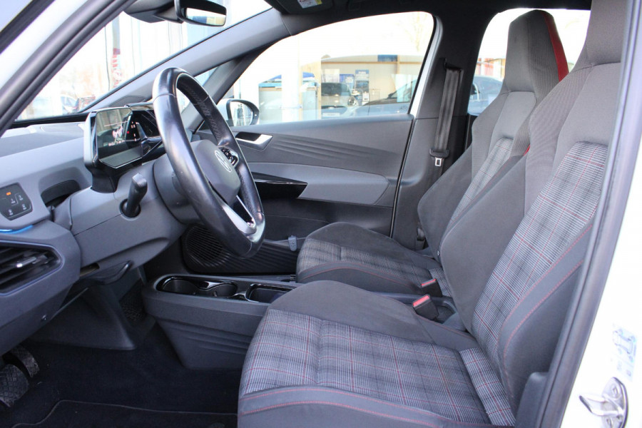 Volkswagen ID.3 PRO 58 kWh | grote accu + snelladen! | Lichtmetaal 20'' | Parkeersensoren | Stoelverwarming |