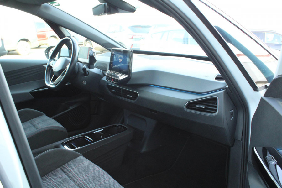 Volkswagen ID.3 PRO 58 kWh | grote accu + snelladen! | Lichtmetaal 20'' | Parkeersensoren | Stoelverwarming |