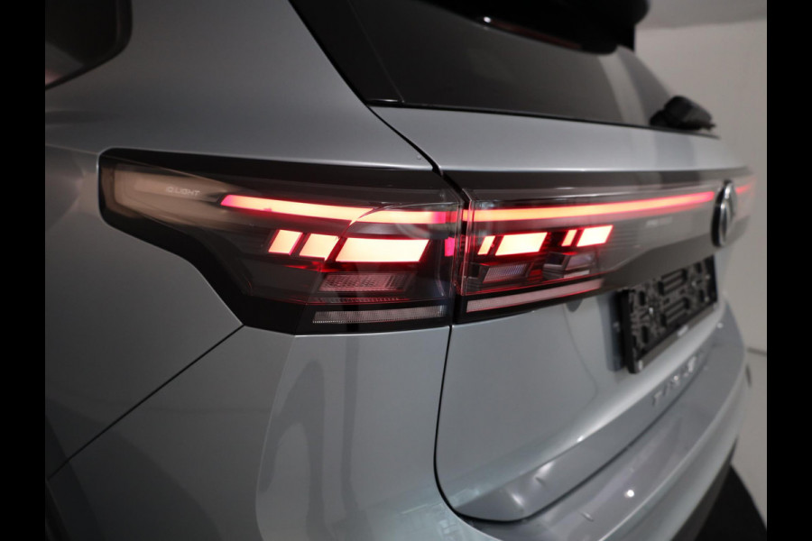 Volkswagen Tiguan 1.5 eHybrid Life PHEV 204PK | Assistentie pakket | Stoelverwarming voor+achter | 18"Lm velgen |