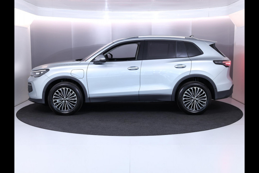 Volkswagen Tiguan 1.5 eHybrid Life PHEV 204PK | Assistentie pakket | Stoelverwarming voor+achter | 18"Lm velgen |