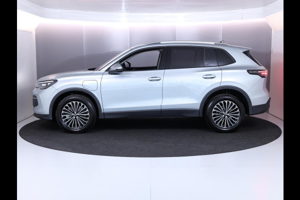 Volkswagen Tiguan 1.5 eHybrid Life PHEV 204PK | Assistentie pakket | Stoelverwarming voor+achter | 18"Lm velgen |